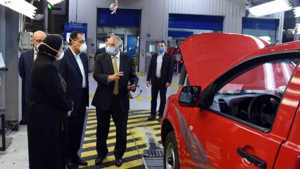 جولة رئيس الوزراء ووزيرة الصناعة في مصنع جنرال موتورز