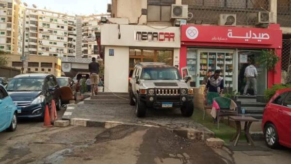 غلق معرض سيارات بمدينة مصر