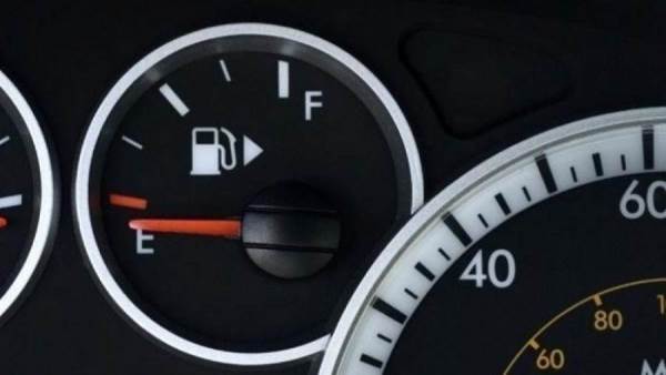 زيادة استهلاك الوقود مشكلة تواجه العديد من قائدي السيارات