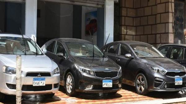 الحكومة تعلن عن مواعيد غلق المحلات ومعارض السيارات الجديدة