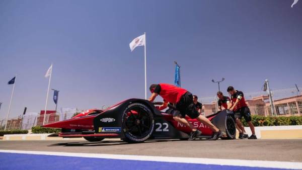 فريق نيسان e.dams يشعل المنافسة في أخر جولة من سباق Formula E في مراكش