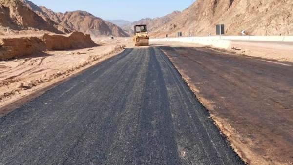 اصلاح طريق شرم الشيخ دهب بعد أضرار السيول