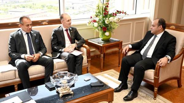 وزير التجارة والصناعة يبحث مع سفير بلغاريا بالقاهرة سبل تعزيز التعاون الاقتصادي المشترك