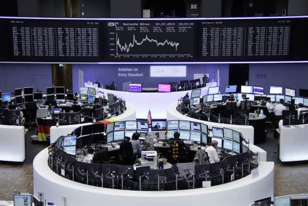 الأسهم الأوروبية تواصل الصعود مدعومة بشركات صناعة السيارات