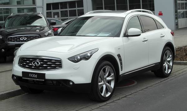 Infiniti_FX30d_S_(S51)_–_Frontansicht,_12._März_2011,_Düsse