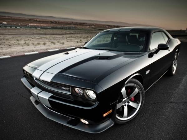 2013-Dodge-Challenger-SRT8