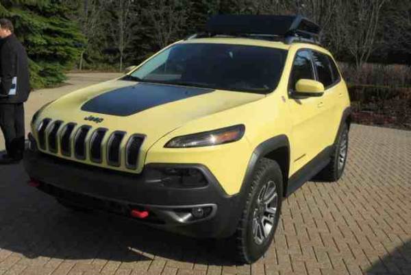 Jeep-Cherokee-Adventurer-Concept-front-three-quarters