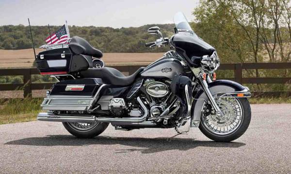 HD-ultra-classic-electra-glide-CUSTOMIZED-2013-exterior-2