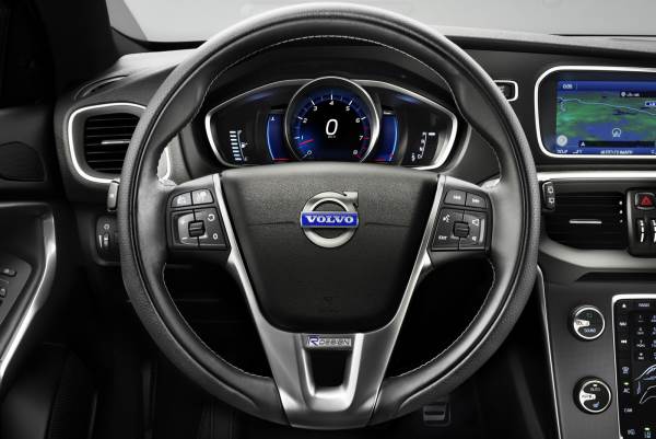 2013-volvo-v40-r-design-motoguru-10