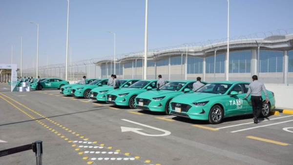 هيونداي سوناتا تتحول الي تاكسي في السعودية