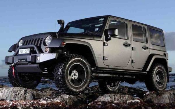 2015-Jeep-Wrangler-front1