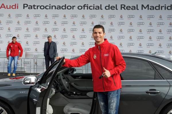 real-madrid-players-receive-audi-20141201-145042-471
