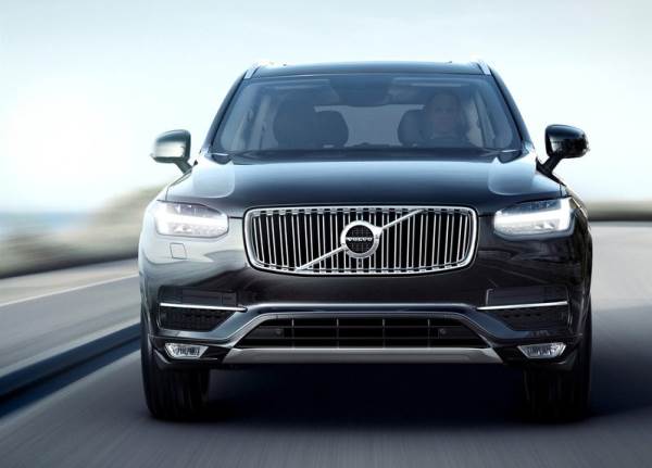 Volvo-XC90_2015_800x600_wallpaper_10