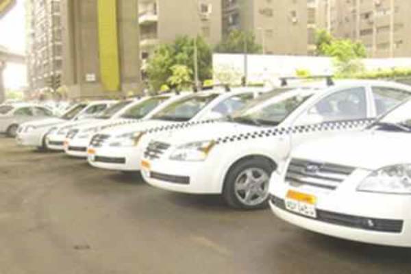 04_03_14_11_22_white-taxi