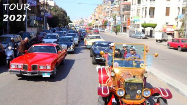 موكب للسيارات الكلاسيكية في مصر الجديدة