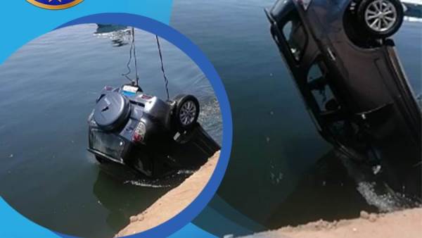 انقاذ سيارة من الغرق في مصر