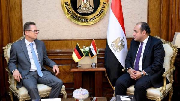لقاء بين وزير الصناعة المصري وسفير ألمانيا