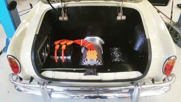 سيارات عادية يتم تحويلها للكهرباء