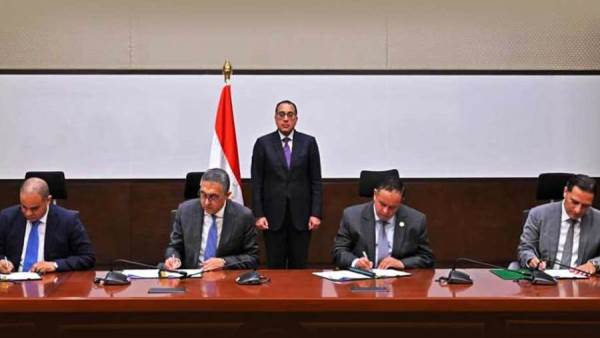 اتفاق تصنيع سيارات بروتون في مصر
