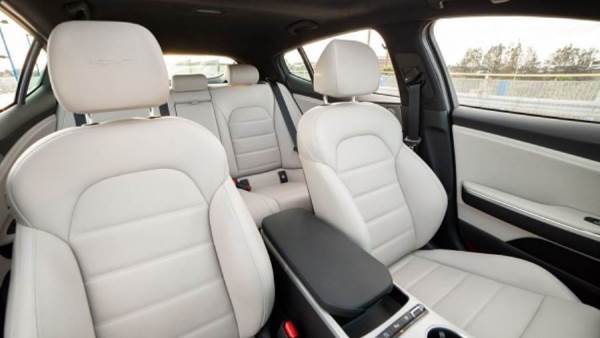 المقصورة الداخلية للسيارة