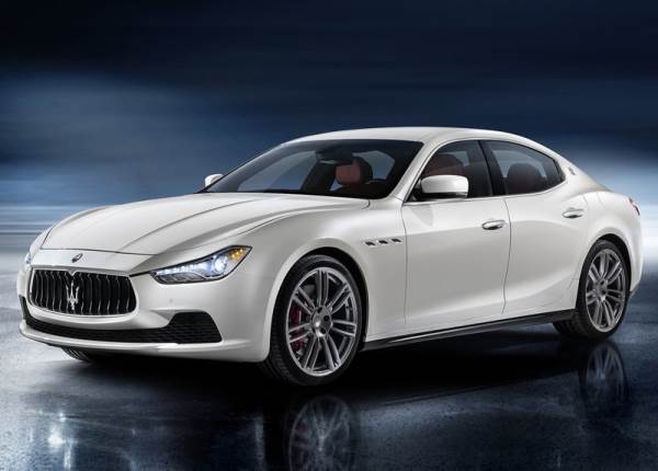 Maserati-Ghibli_2014_1024x768_wallpaper_69