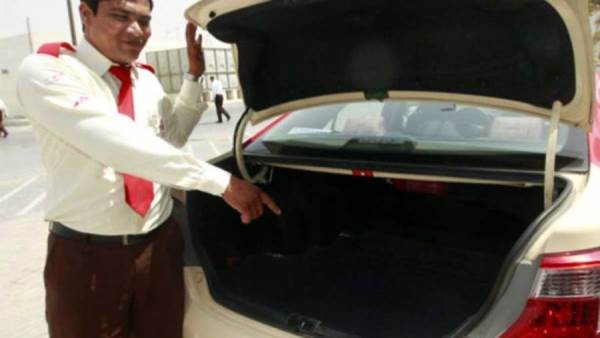 سائق بنجلاديشي يعثر على كنز لرجل أعمال مصري