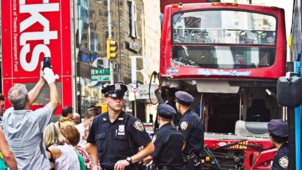 AP_times_square_accident_mar_2_140805_16x9_992