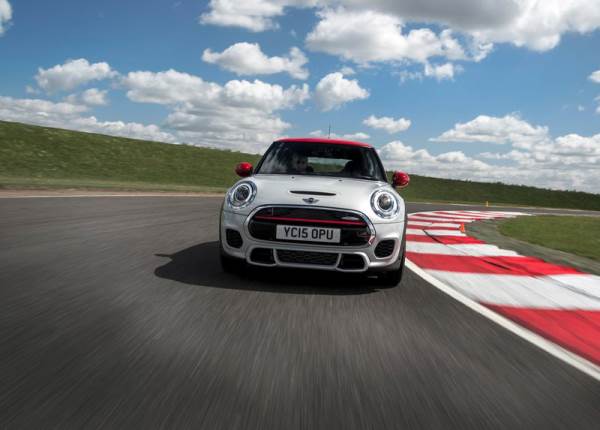 Mini-John_Cooper_Works_2015_800x600_wallpaper_71