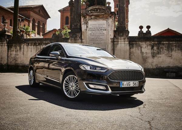 Ford-Mondeo_Vignale_2016_800x600_wallpaper_03