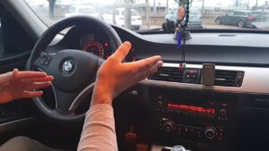 طريقة قيادة السيارة الاوتوماتيك في النزول