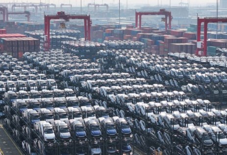 سيارات صينية في ميناء
