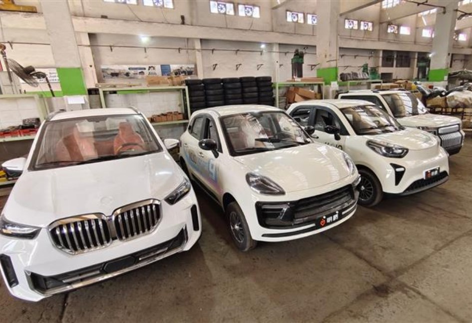 سيارات مصنع قادر