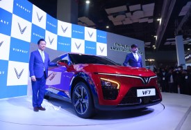 سيارات فينفاست