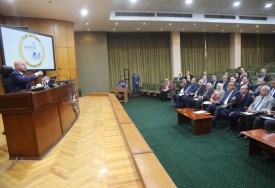 اجتماع مصنعي المركبات في مصر مع كامل الوزير