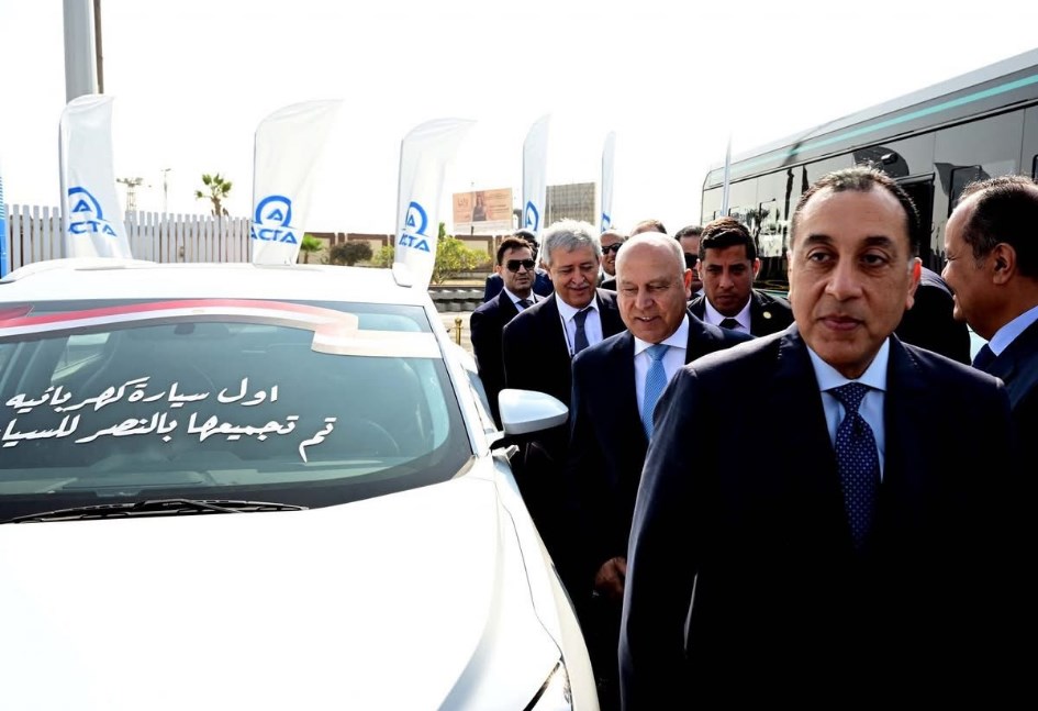 مدبولي يتابع سيارة النصر للسيارات