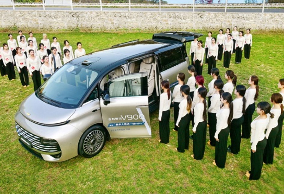 جيلي جالاكسي V900 ميني فان