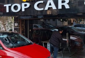 غلق معارض السيارات