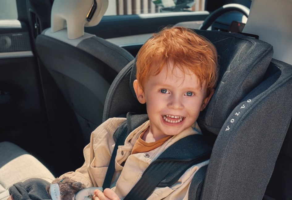 القيادة بأطفال في السيارات