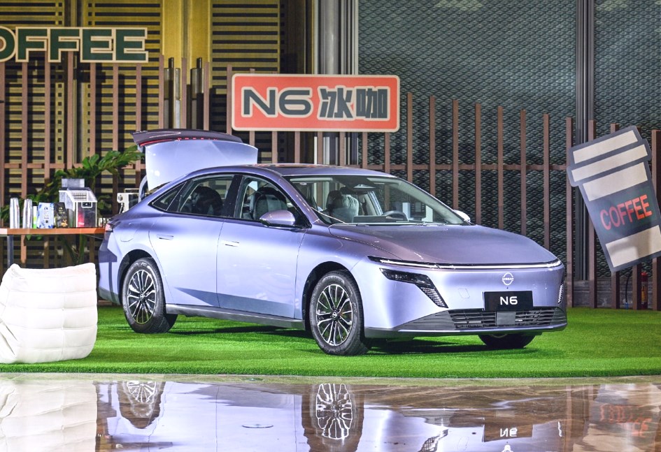 Dongfeng N6 hybrid 