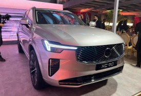فولفو XC90 الفيس ليفت الجديدة