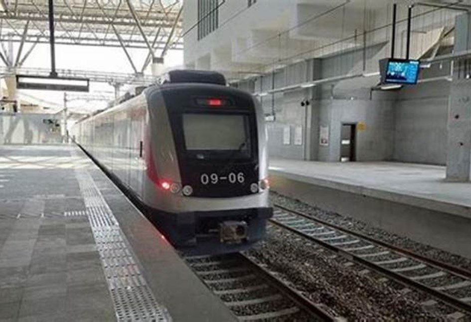 القطار الكهربائي الخفيف