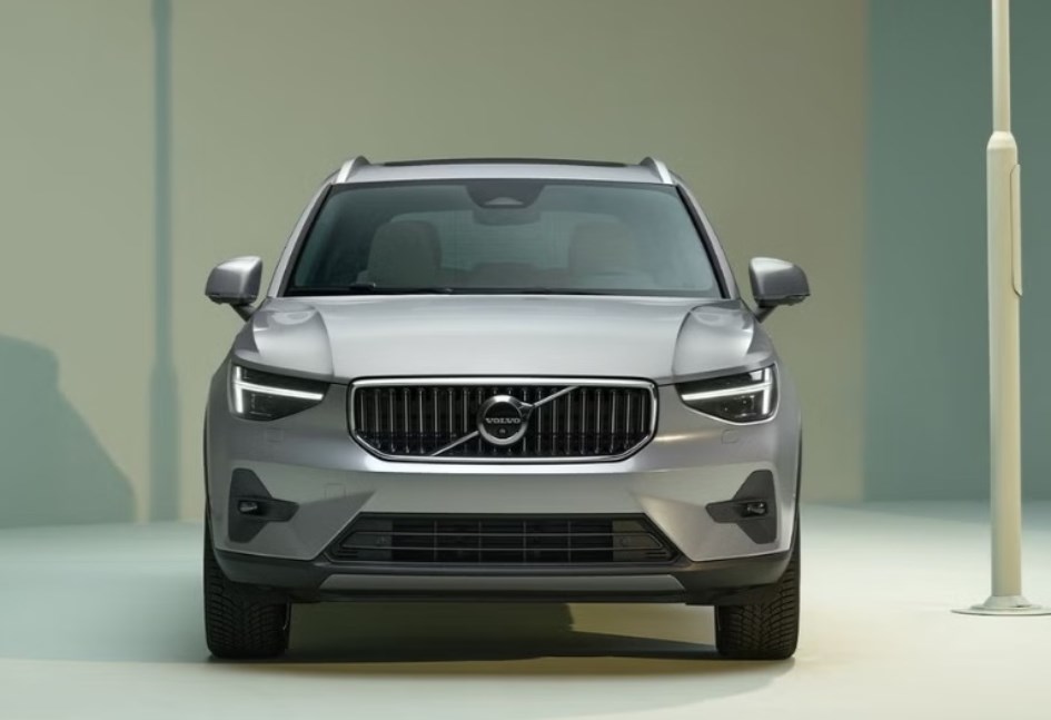 فولفو XC40 موديل 2025 