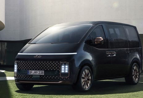 هيونداي STARIA هايبرد