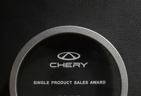 شيري تحصد أربع جوائز عالمية