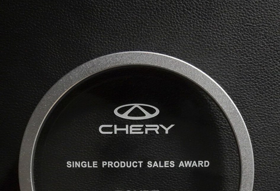 شيري تحصد أربع جوائز عالمية