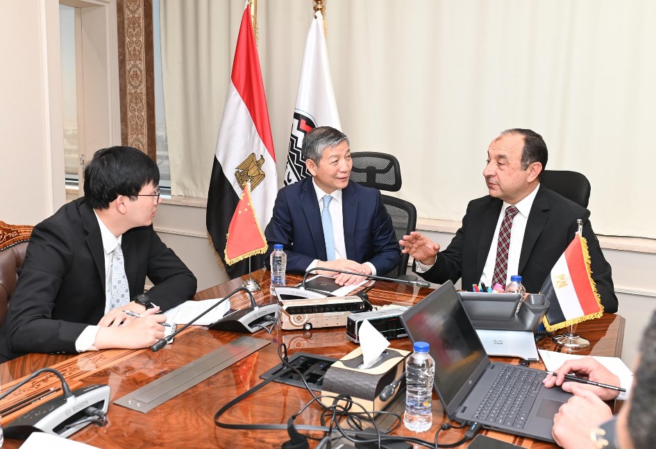 لقاء مصري صيني تناول التعاون في صناعة المركبات