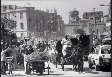 حركة المرور في القاهرة - في القرن العشرين، ازداد عدد الأشخاص الذين انتقلوا من الريف إلى المدينة. ولفغانغ هاوت