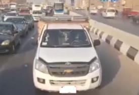 دخول سيارات لمسار الأتوبيس الترددي