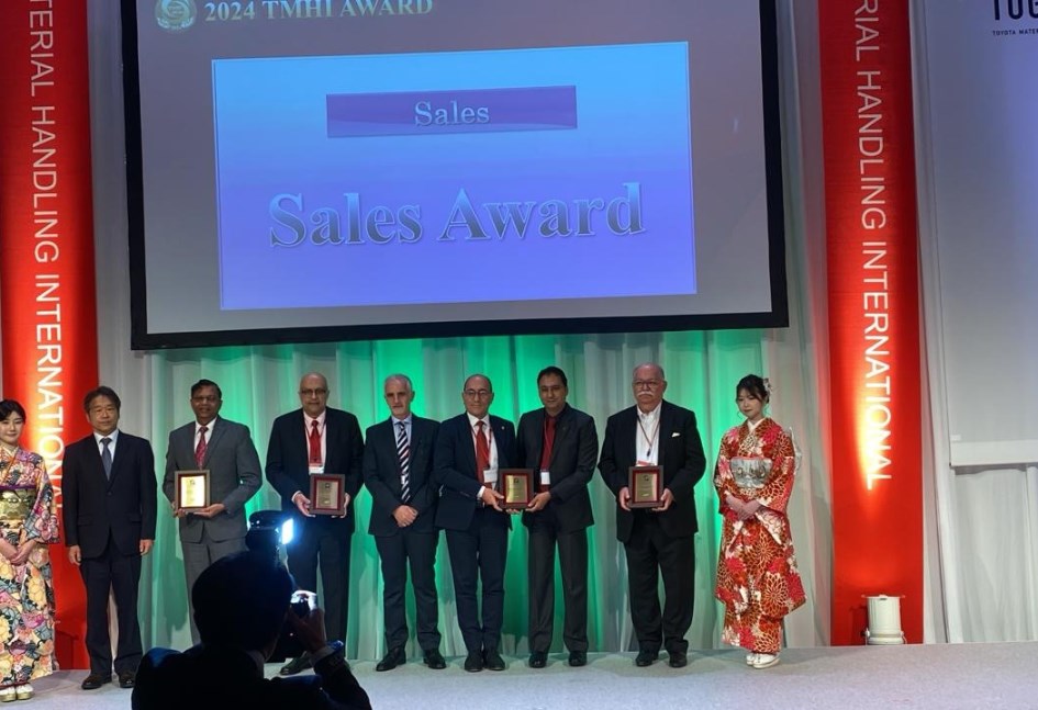 تويوتا ايجيبت أثناء استلام الجائزة