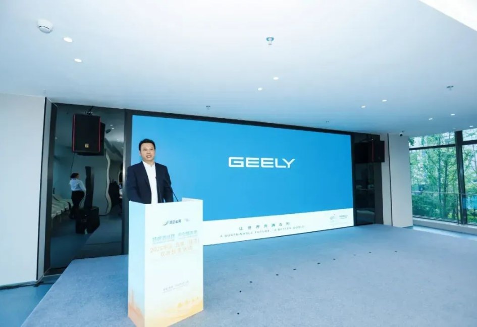 تشو شو فنغ، نائب المدير العام التنفيذي للمركز المالي لمجموعة جيلي للسيارات